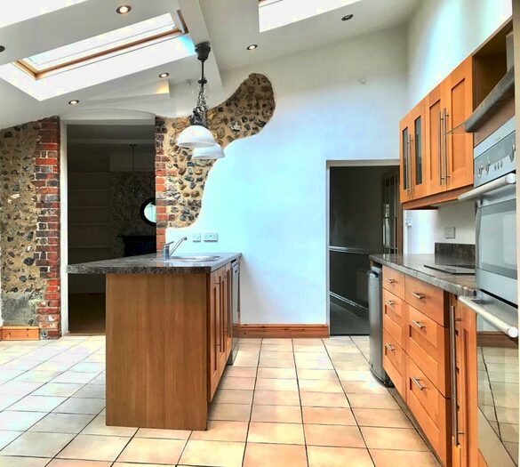 3 Bedroom Semi-Detached House To Rent In Northgate Street, Bury St Edmunds, IP33