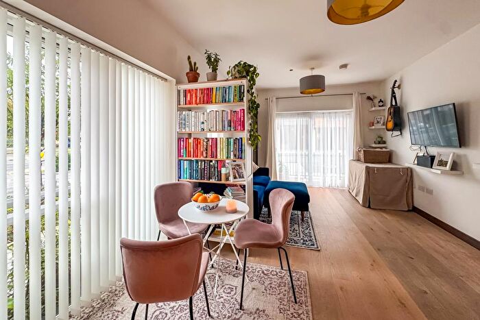 1 Bedroom Flat For Sale In Prospects Place, Fairfax Drive, Westcliff-on-Sea, SS0