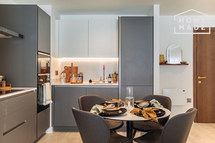 2 Bedroom Flat To Rent In Botanica, M15