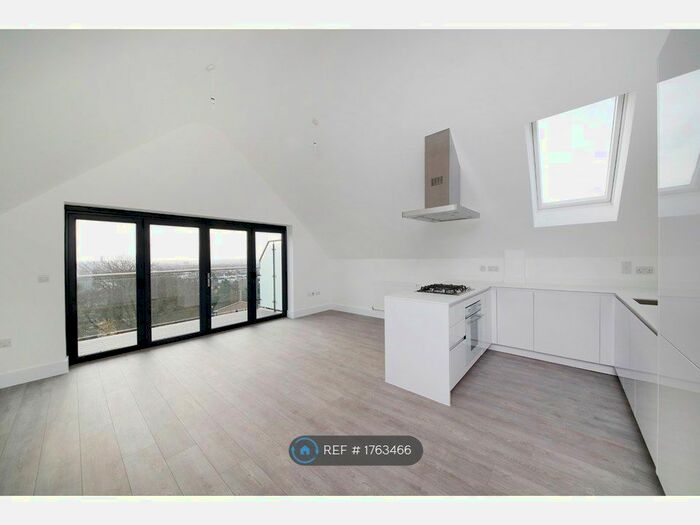 2 Bedroom Flat To Rent In Downsview Road, London, SE19