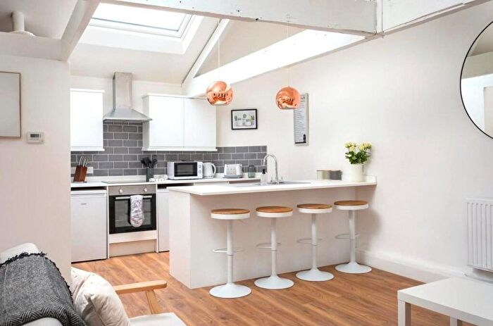 2 Bedroom Flat To Rent In Lansdown Place Lane, Cheltenham, GL50