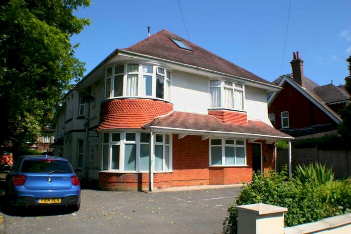 1 Bedroom Flat To Rent In Please Apply Online For This Property In Charminster, Bournemouth, BH8