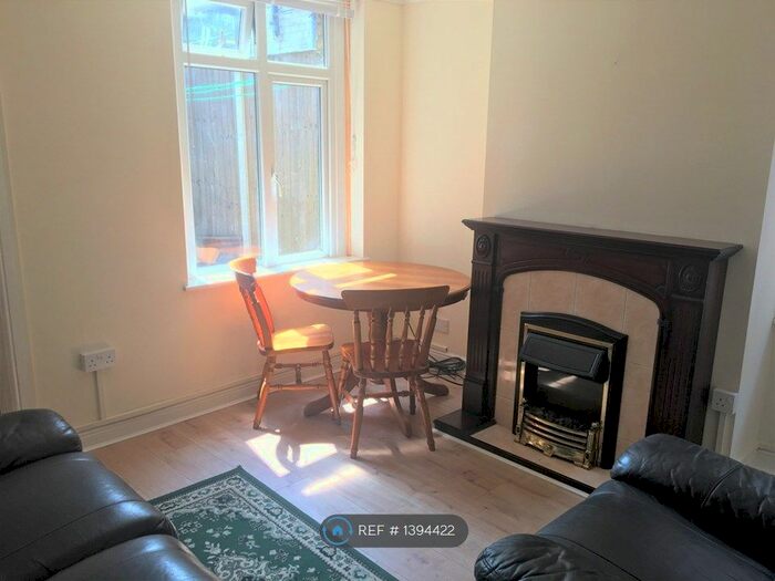 3 Bedroom Semi-Detached House To Rent In Bankside, Chelmsford, CM1