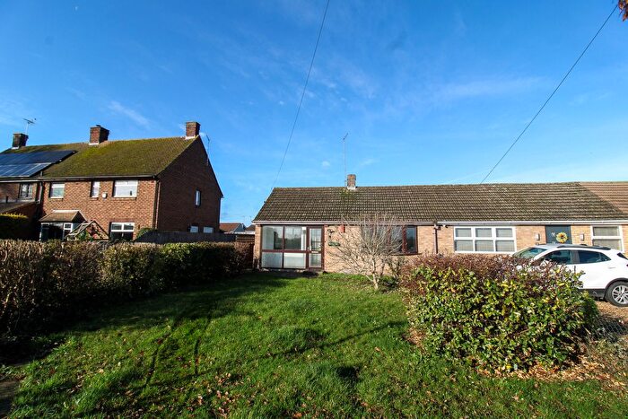 2 Bedroom Bungalow For Sale In Banbury Lane, Rothersthorpe, NN7