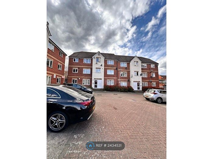 2 Bedroom Flat To Rent In Fenman Gardens, London, IG3