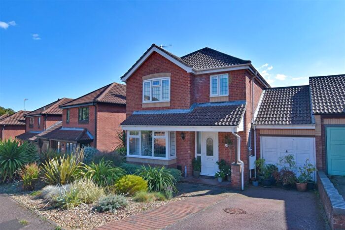 3 Bedroom Link Detached House For Sale In Fulcher Avenue, Cromer, NR27