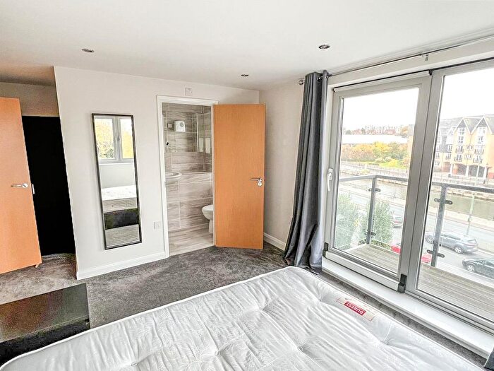 2 Bedroom Flat For Sale In Mckenzie Court, Maidstone, ME14
