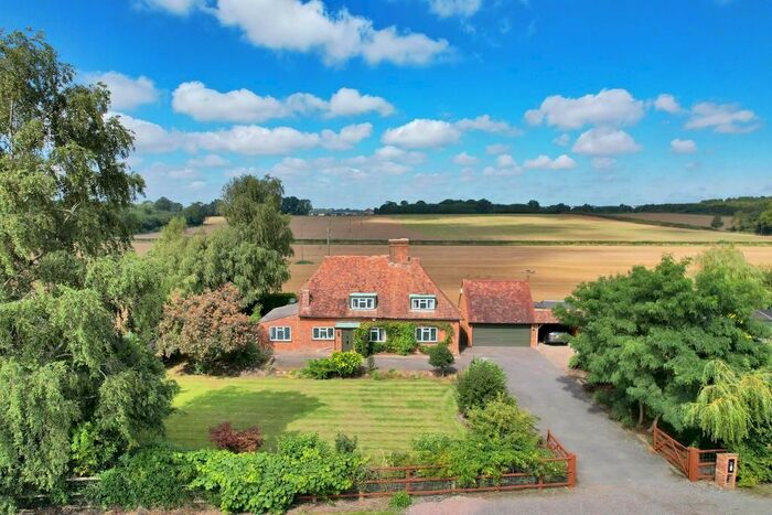 3 Bedroom Detached House For Sale In Hunger Hatch Lane, Little Chart, Kent, TN27