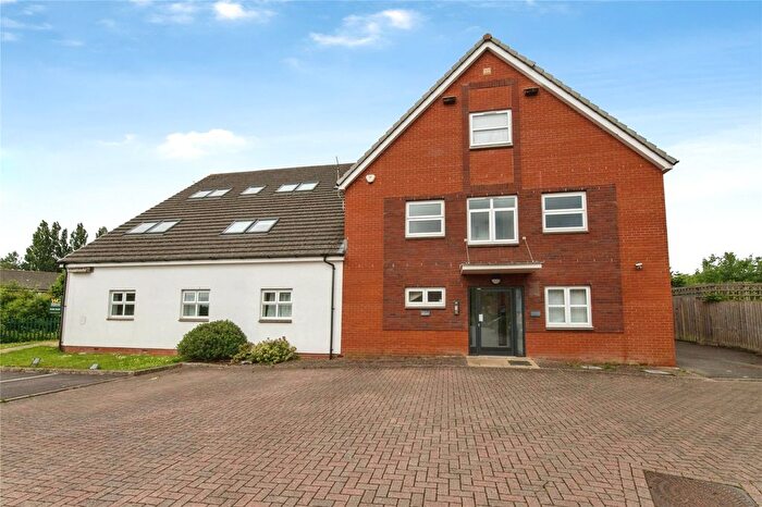 3 Bedroom Flat For Sale In Chaucer Grove, Exeter, Devon, EX4