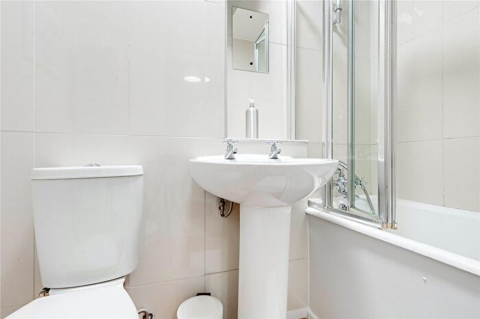 1 Bedroom Studio To Rent In Court Royal, Putney, London, SW15