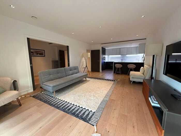 3 Bedroom Flat To Rent In Kew Bridge Road, Brentford, TW8