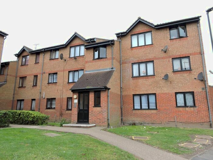 1 Bedroom Flat To Rent In Larmans Road, Enfield, EN3
