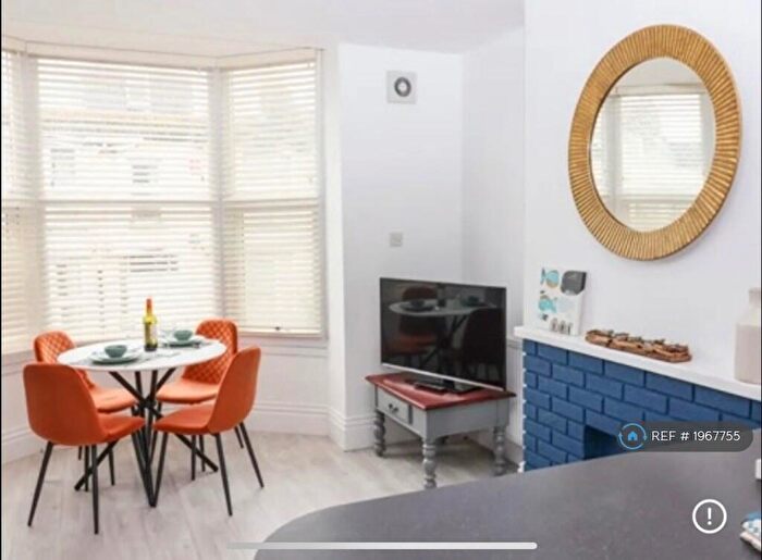 1 Bedroom Flat To Rent In Newberry Road, Weymouth, DT4