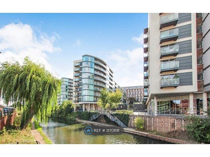 3 Bedroom Flat To Rent In Cardinal Building, Hayes, UB3