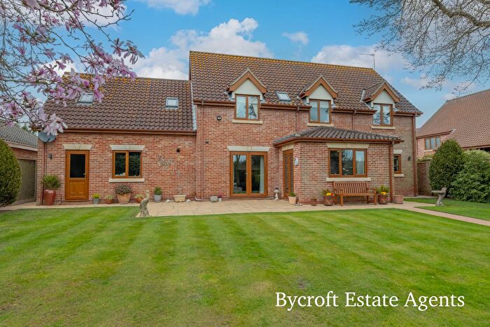 4 Bedroom Detached House For Sale In Oaklands Drive, Burgh Castle, NR31