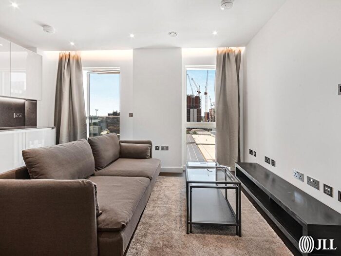 1 Bedroom Flat To Rent In Lexington Gardens, London, SW11