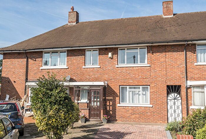 3 Bedroom Detached House For Sale In Marlowe Square, Mitcham, CR4