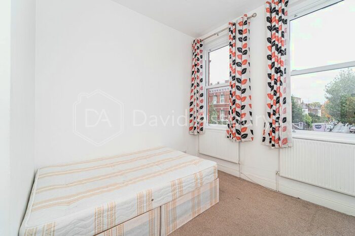 2 Bedroom Flat To Rent In Cricklewood Broadway, London, NW2
