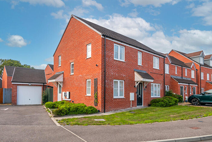 4 Bedroom Detached House For Sale In Campbell Grove, Horley, Surrey, RH6