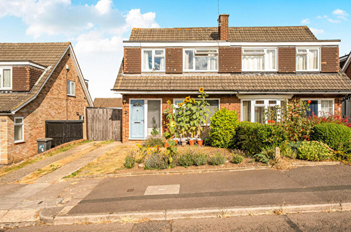 3 Bedroom Semi-Detached House For Sale In Barking Close, Luton, LU4