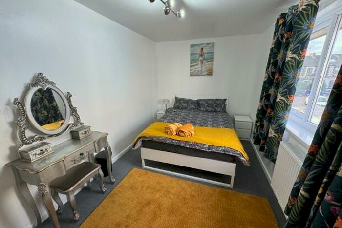 2 Bedroom Flat To Rent In Penford Court Cardiff, CF24