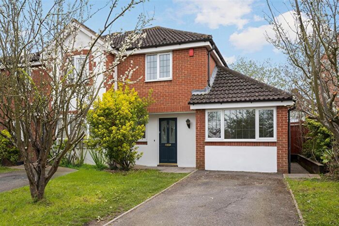 3 Bedroom Semi Detached House To Rent In Somerset Close, New Malden, KT3