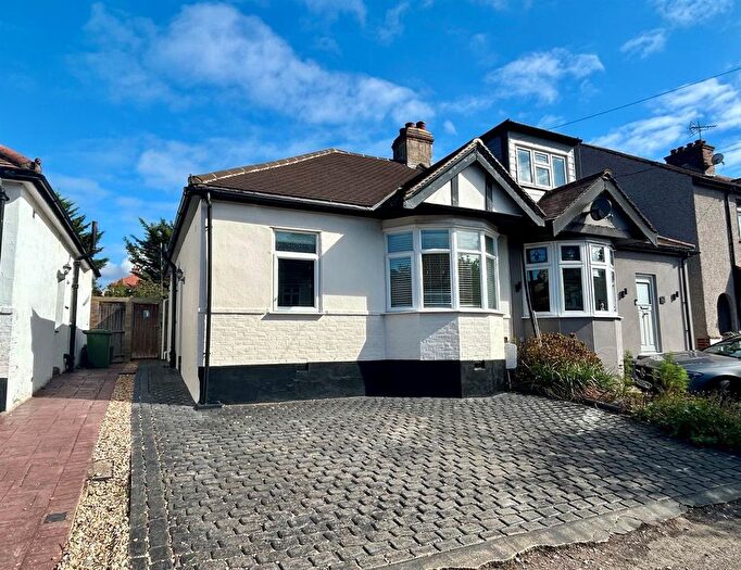 2 Bedroom Bungalow To Rent In Brooklands Gardens, Hornchurch, RM11
