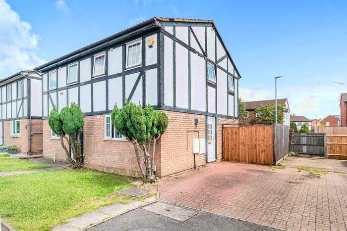 2 Bedroom End Of Terrace House To Rent In Beanley Close, Luton, Bedfordshire, LU2