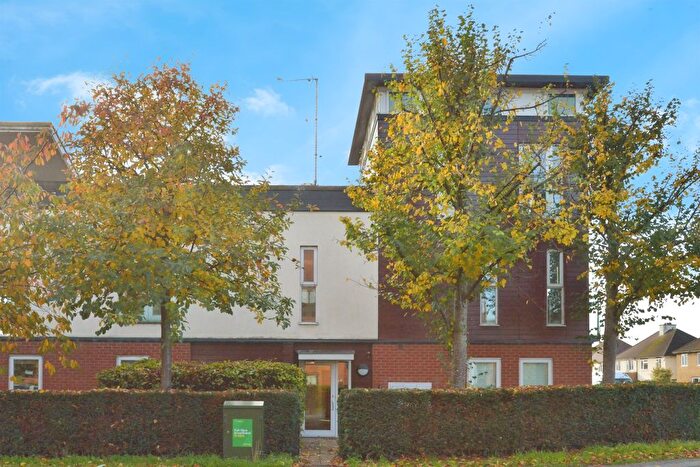 2 Bedroom Flat For Sale In North Crawley Road, Newport Pagnell, MK16