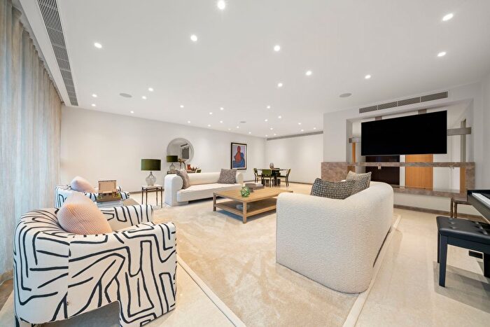 4 Bedroom Flat To Rent In Knightsbridge, London, SW7