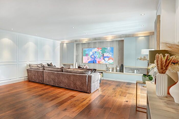 2 Bedroom Flat To Rent In Park Street, London, SW6