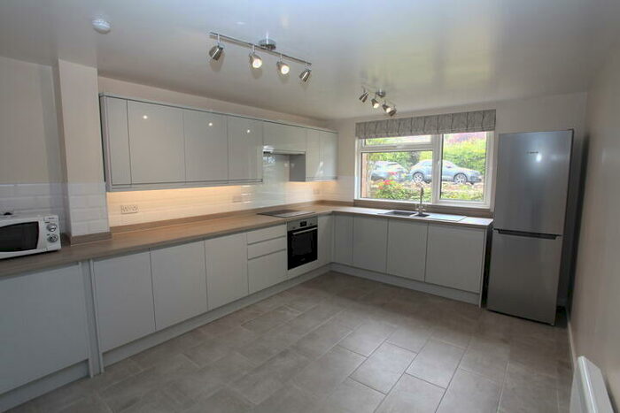 2 Bedroom Flat To Rent In Portishead Lodge, Portishead, BS20