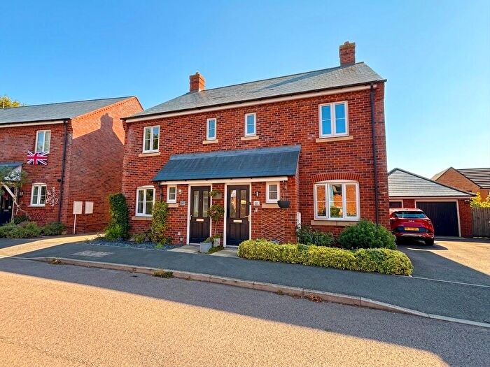 3 Bedroom Semi-Detached House For Sale In Brampton Grange Drive Daventry West Northamptonshire, NN11