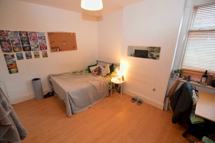 8 Bedroom End Of Terrace House To Rent In Ecclesall Road, S11