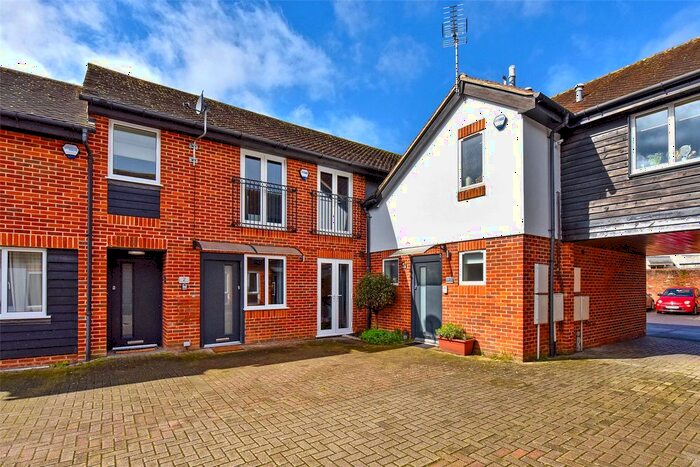 2 Bedroom Terraced House To Rent In Little Marlow Road, Marlow, Buckinghamshire, SL7
