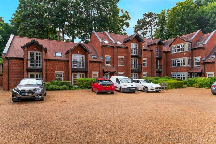 2 Bedroom Flat To Rent In Trevelyan Place, St. Stephens Hill, St.Albans, AL1