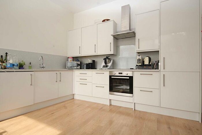 2 Bedroom Flat To Rent In High Street, London, W3
