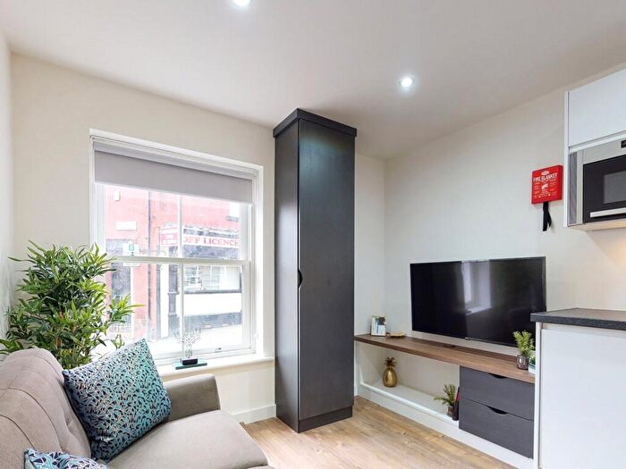 1 Bedroom Apartment To Rent In Apt, Clarendon Road #, LS2