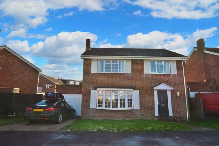 4 Bedroom Detached House To Rent In Tithe Barn Close, St Albans, AL1