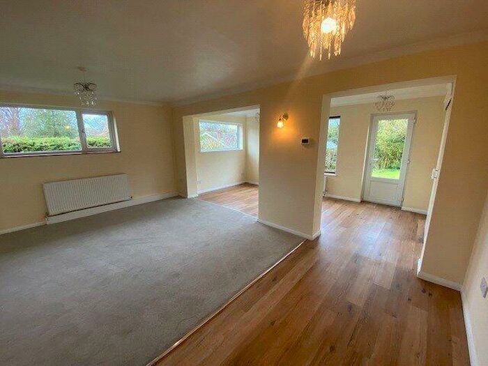 2 Bedroom Bungalow To Rent In Gorse Way, Hartley, Longfield, Kent, DA3