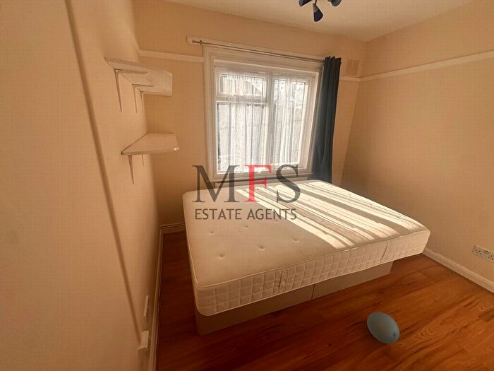 2 Bedroom Flat To Rent In Browning Ave, Hanwell, W7