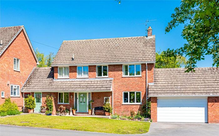 3 Bedroom Link Detached House For Sale In Church Close, Lambourn, Hungerford, Berkshire, RG17