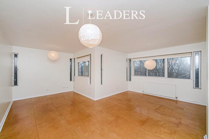 2 Bedroom Apartment To Rent In The Drive, Hove, BN3