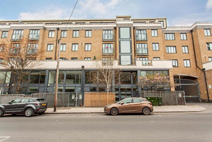1 Bedroom Flat For Sale In Bow Connection, Bow, E3