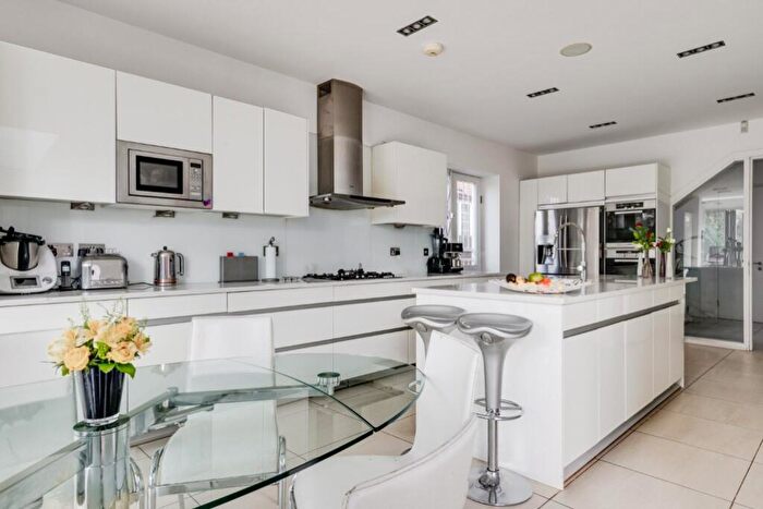 6 Bedroom Terraced House To Rent In Hocroft Road, London, NW2