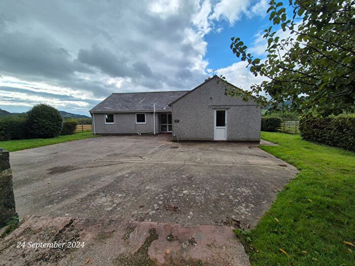 4 Bedroom Bungalow To Rent In Tyn Y Groes, Conwy, LL32