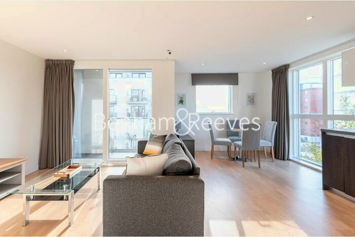 1 Bedroom Flat To Rent In Pump House Crescent, Brentford, TW8