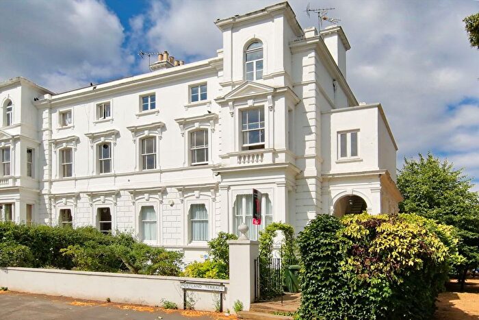 3 Bedroom Flat To Rent In Portland Terrace, Richmond, TW9