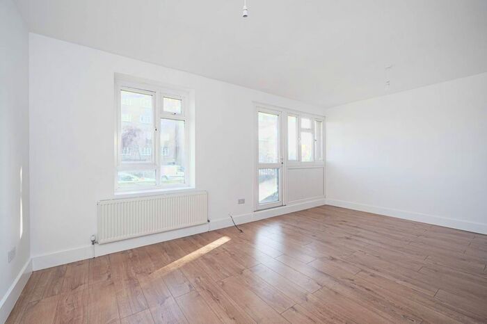 2 Bedroom Flat To Rent In Amhurst Road, Hackney, London, E8