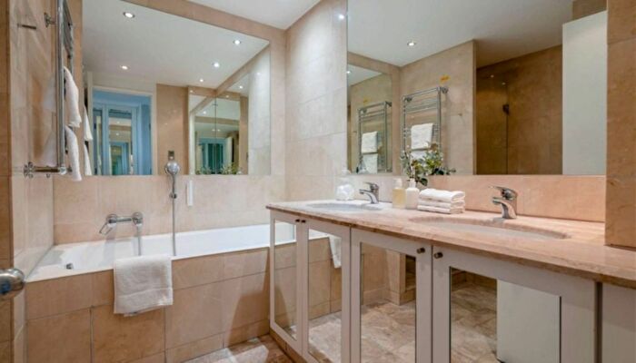 1 Bedroom Flat To Rent In Westferry Circus, London, E14